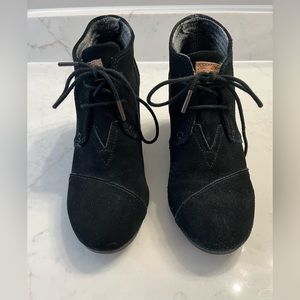 Toms black suede Desert Wedge booties